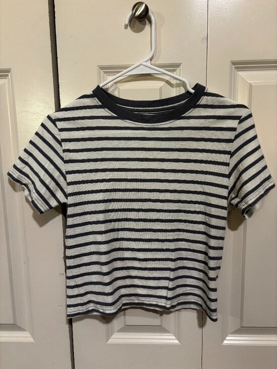 Urban Outfitters BDG grey/white striped t-shirt - Picture 1 of 2